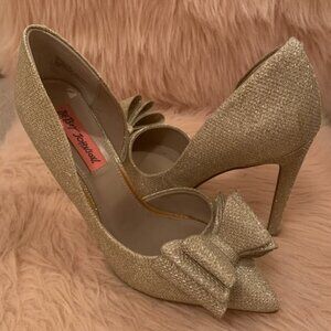 Betsey Johnson Prince Gold Stiletto Heels with Bow- Size 6.5